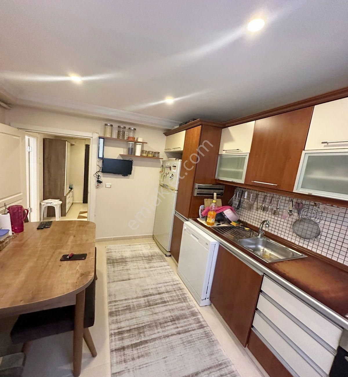 Avcılar Cihangirde 3+1 İçi Lüks Yapılı Ara Kat Daire