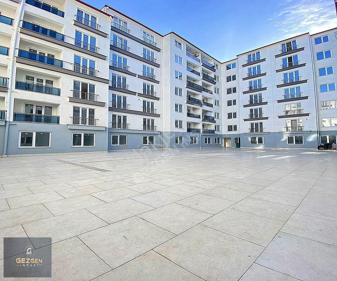 Esenyurt Güzelyurt Mahallesinde Butik Site İçinde 1+1 Satılık Daire