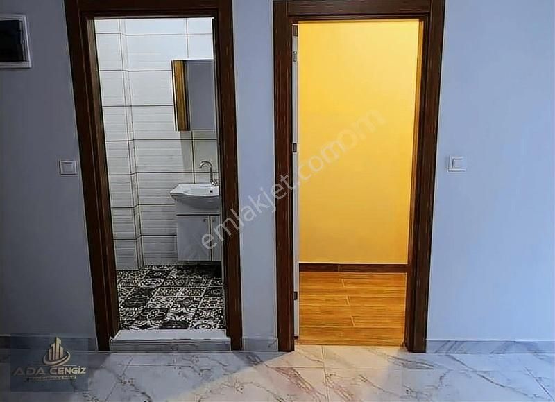 Adapazarı Merkezde Alya İş Merkezinde 1+1 55 M2 Kiralık Ofis