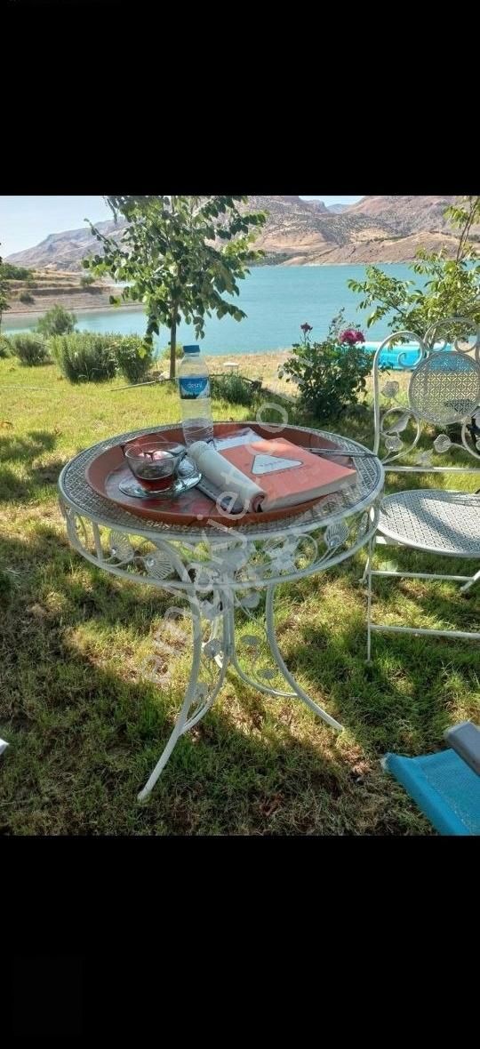 Kale Kumluyazı, Göl Manzaralı İçinde Ev Olan 1.792m2 Lüx Bahçe