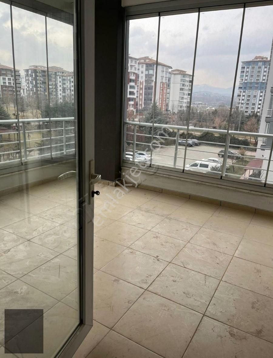 Yeşilyurt, Güngör Caddesi, Taşkent Sitesinde Satılık 4+1 Arakat