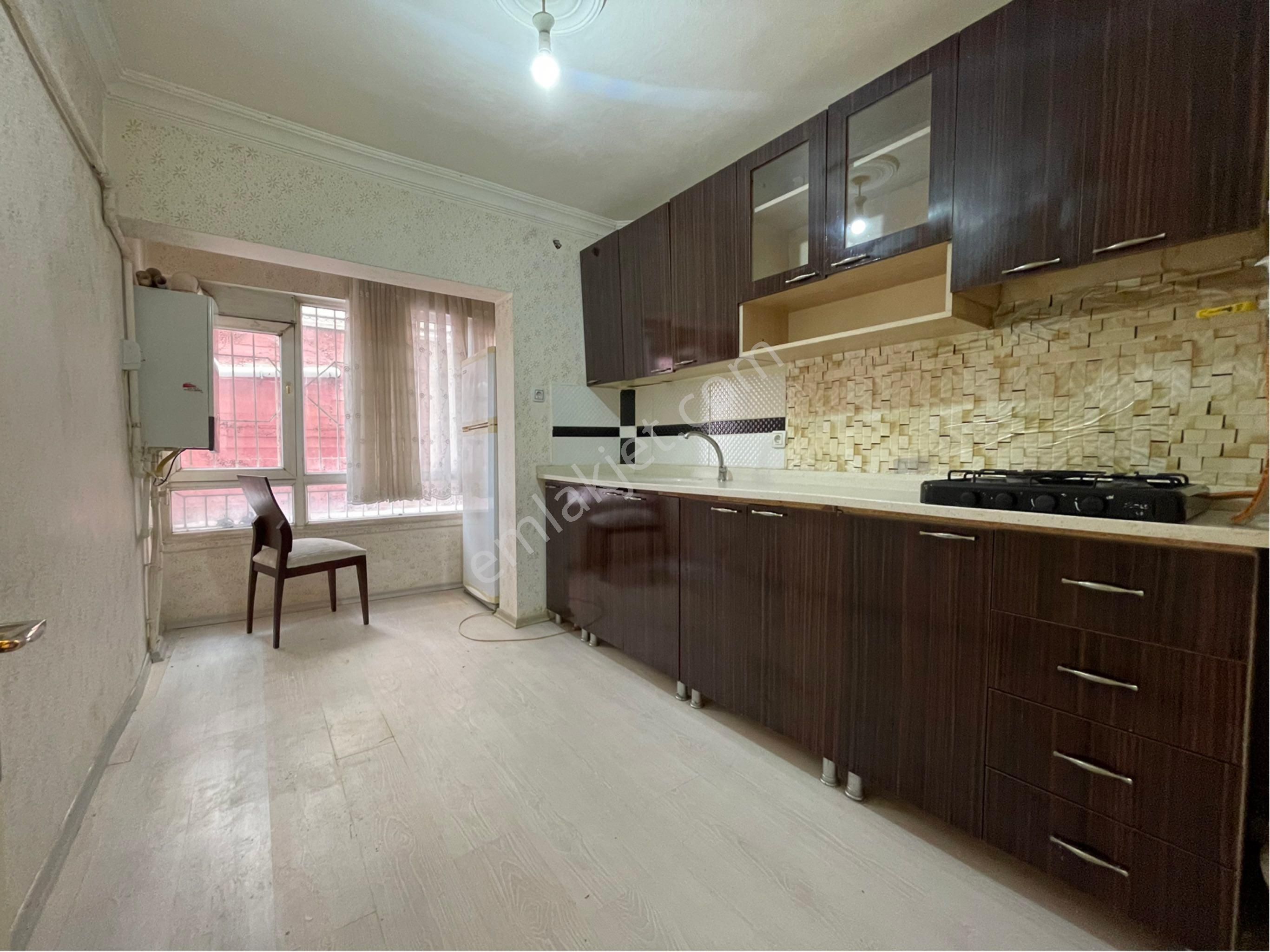 Mareşal Çakmak Mh.'de 2+1 Giriş Kat Kiralık Daire Eşyalı Eşyasız