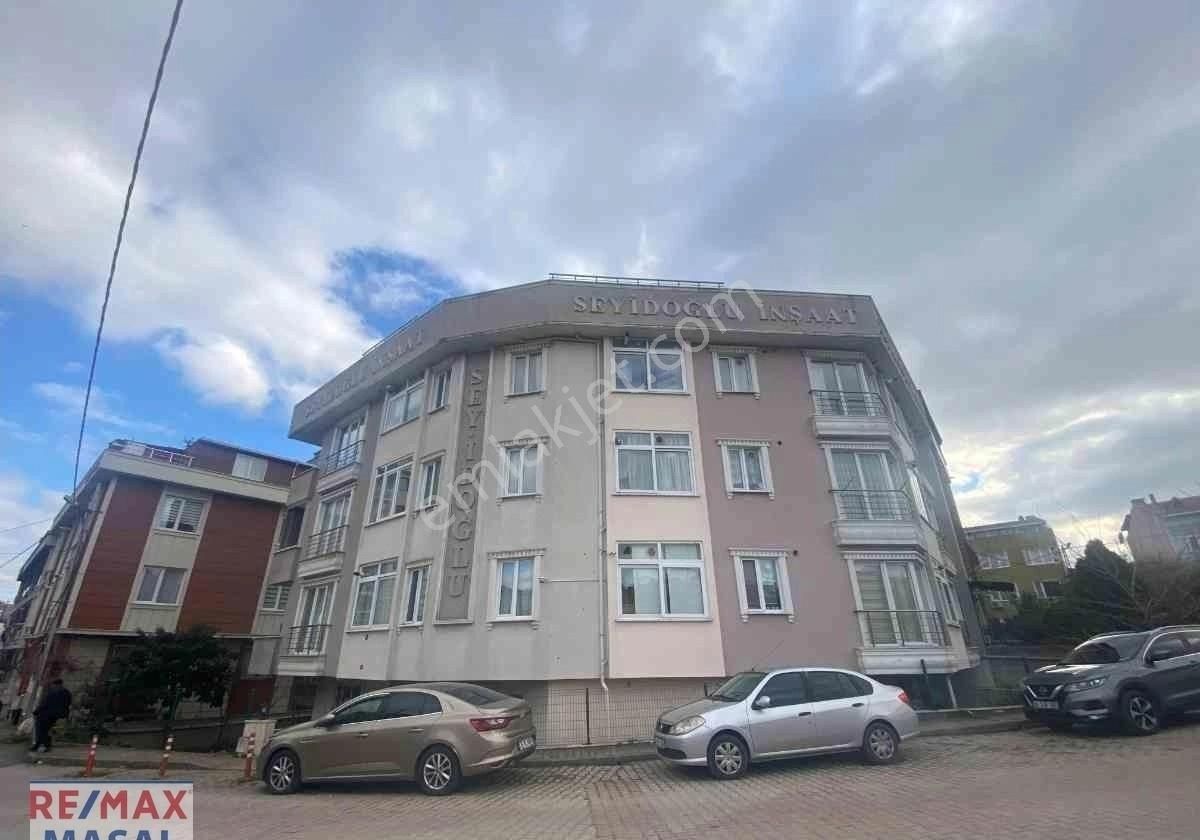 Ataşehır Esatpaşa'da Kiralık Bahçe Kullanımlı 2+1 Daire