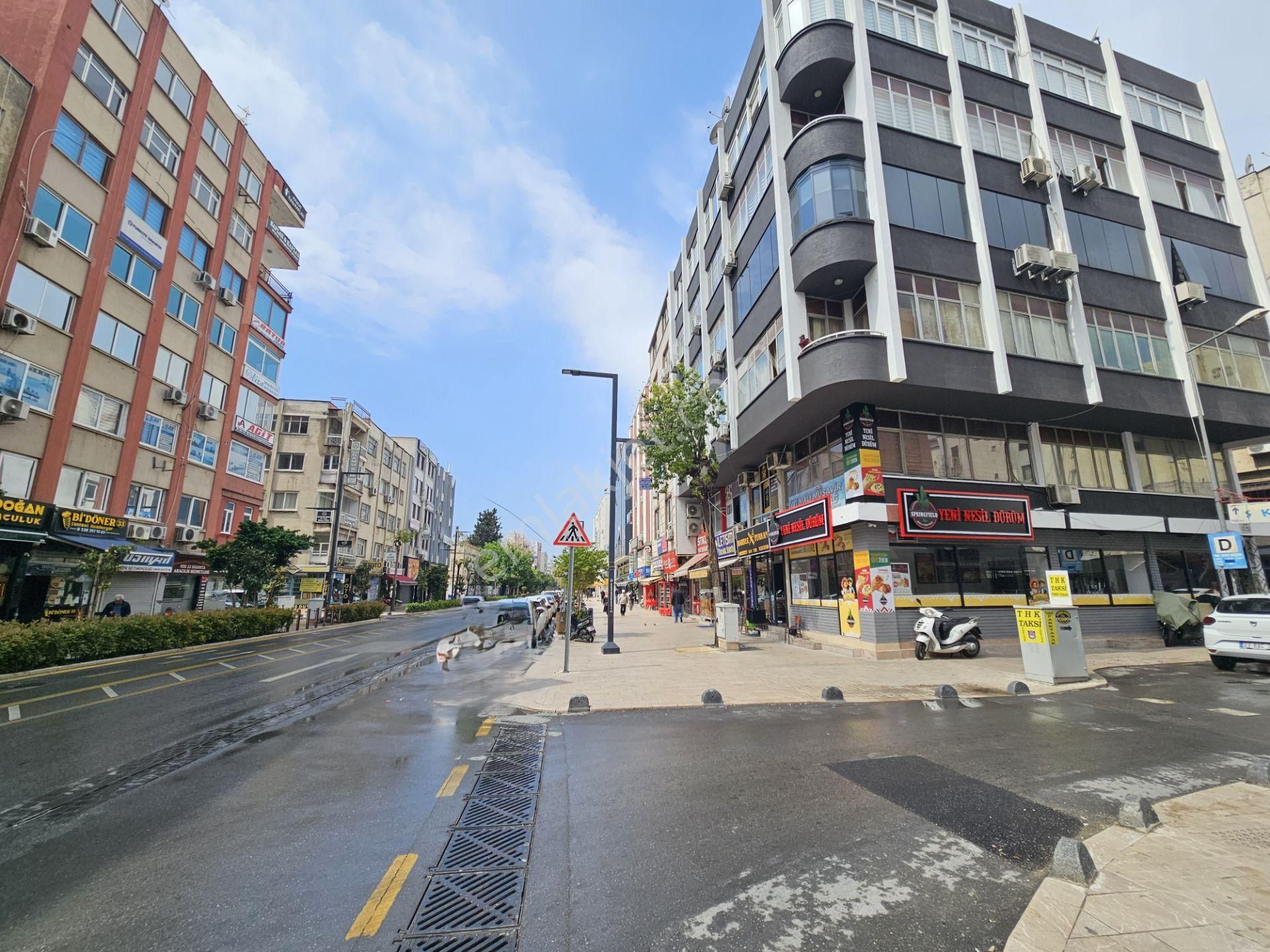 Mersin Akdeniz İstiklal Caddesine Cepheli Asansörlü Satılık 1+1 Büro & Ofis