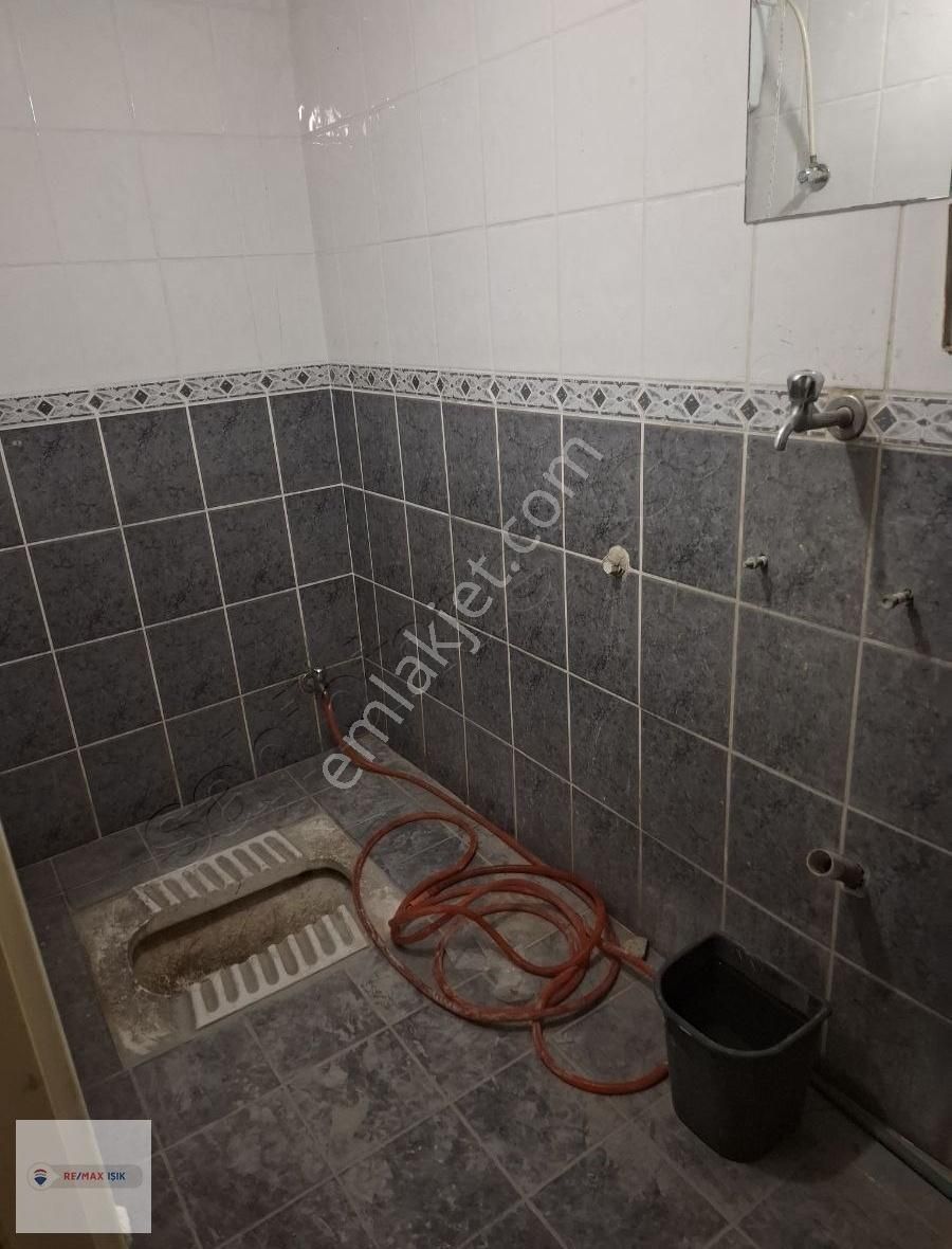 Üsküdar Bulgurlu Mahallesinde Caddeye Yakın Kiralık Dükkan