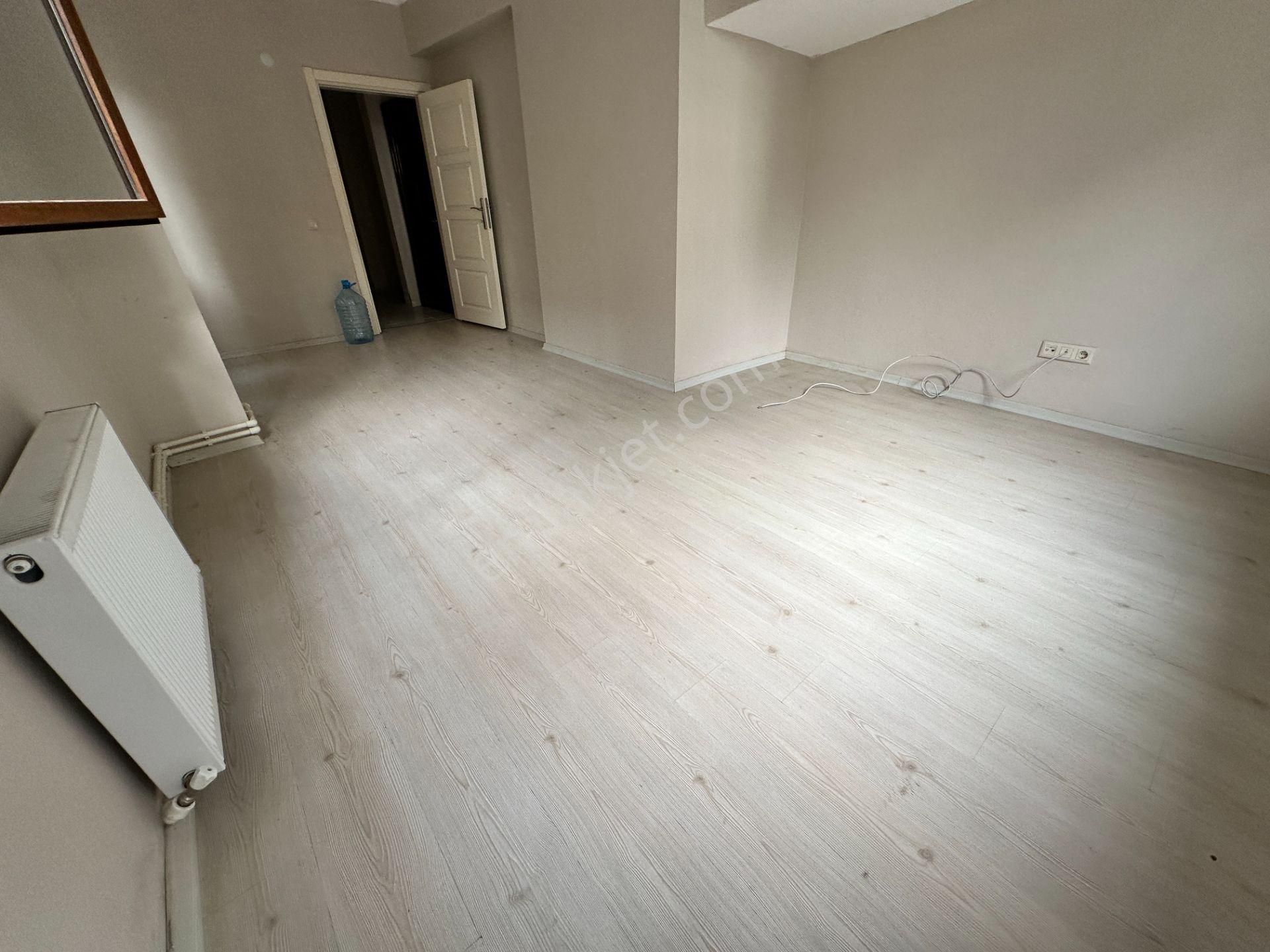 Satılık Merkez Mahallesinde 1+1 Bahçe Katı Toprak Bağımsız