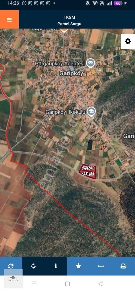 Tavas Garipköyde Elektrik Ve Suyu Olan Etrafı Çevrili Cevizlik