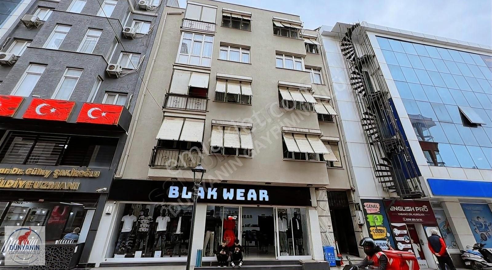 Pendik Sahilde Çarşı Girişinde 3.kat Satılık 3+1 Daire