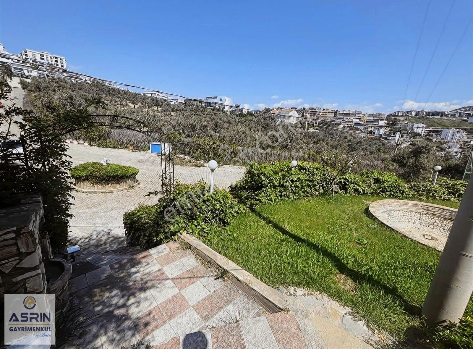 Kuşadası Kadınlar Denizinde Satılık 4+1 Trıplex Villa