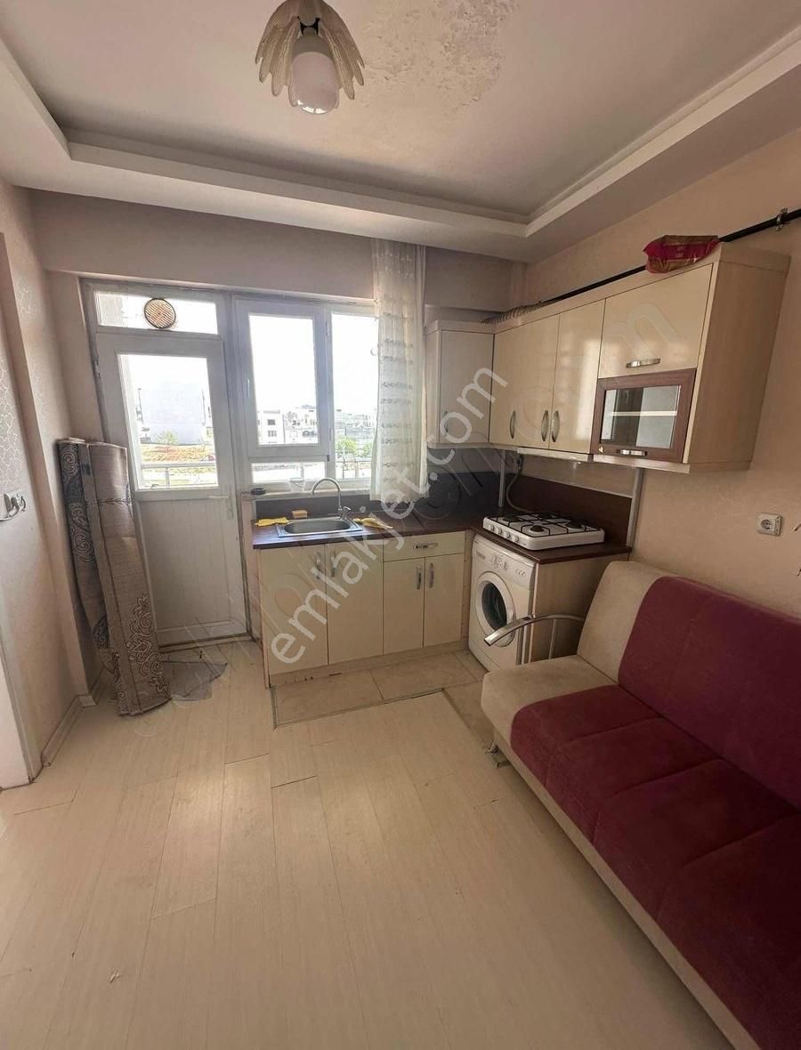 Genç Gayrimenkulden Üniversite Civarı Satılık 1+1 Stüdyo Daire