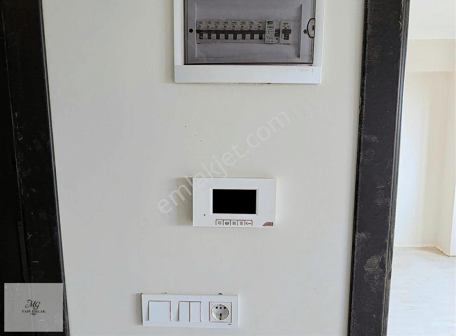 Mg Emlaktan Satılık 2+0 Daire Cam Balkon Kombi Ankastre İçinde