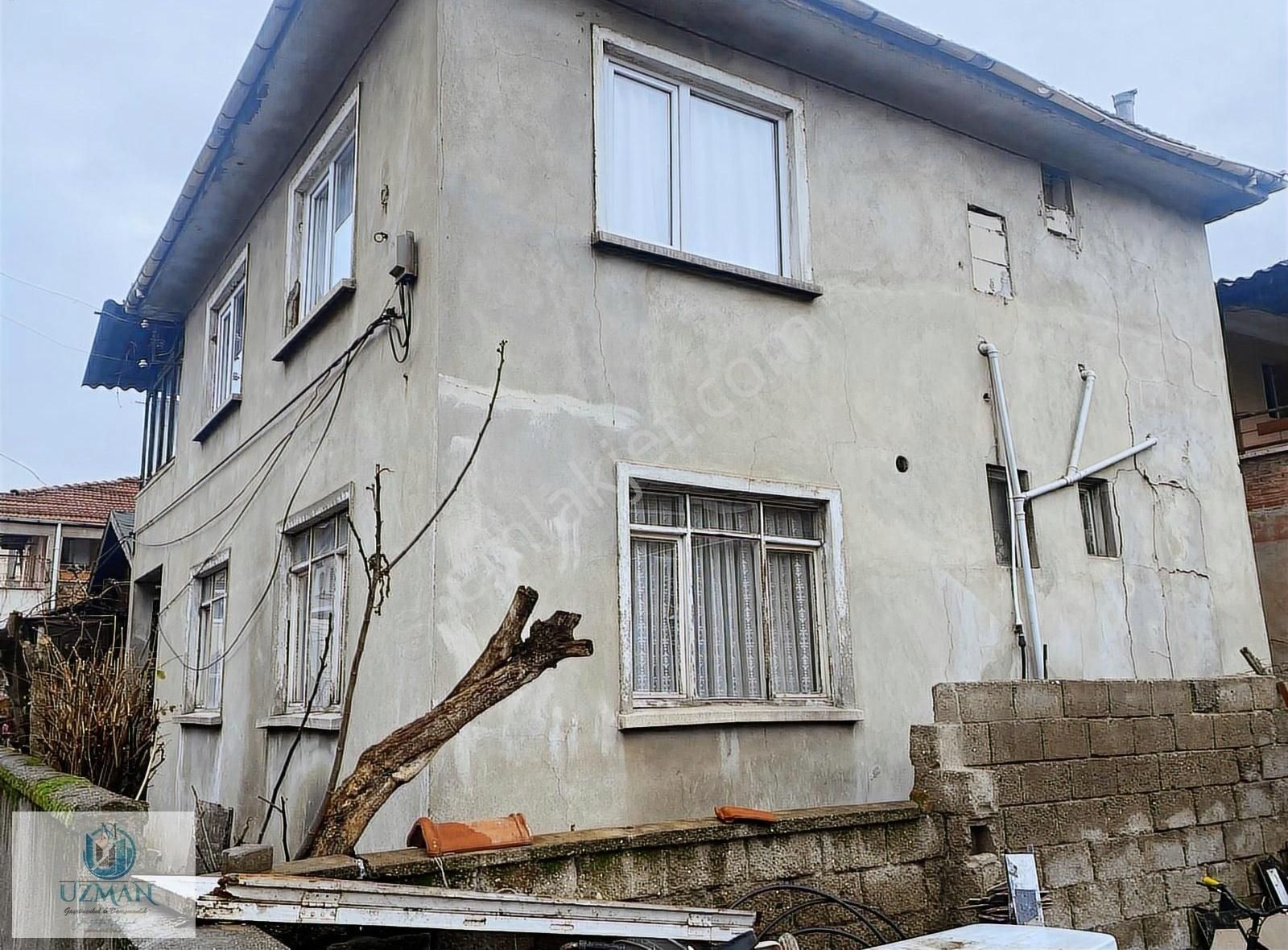 Çarşı Merkezde Müstakil 2 Katlı Yapı