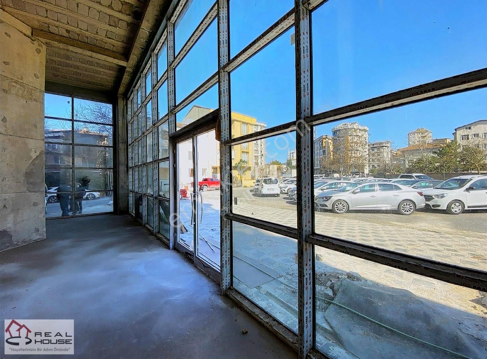 Kartal Çanakkale Caddesinde Kiralık Dükkan/mağaza