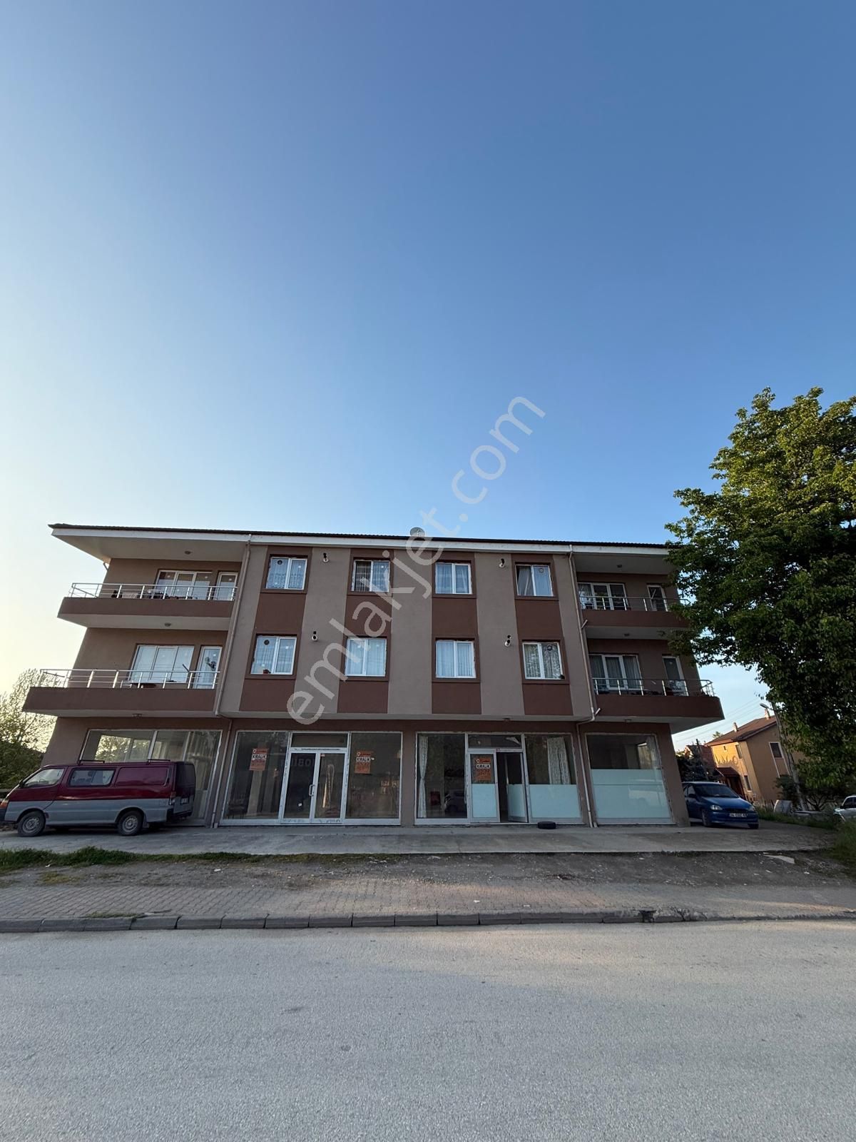 Bağlantı Yoluna Yakın Yola Cephe 90 M2 Kiralık İşyeri
