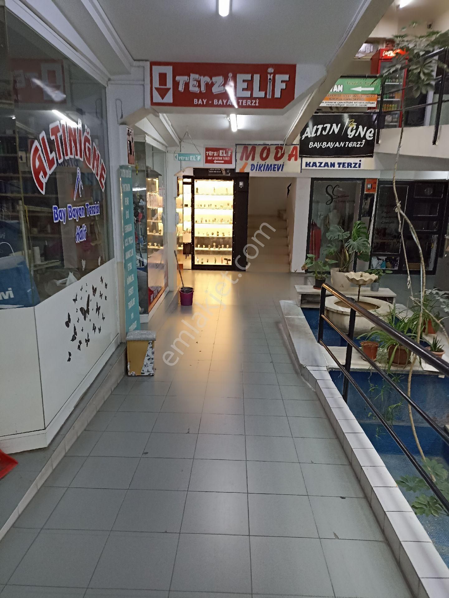 Ege Pasajında Satılık Dükkan