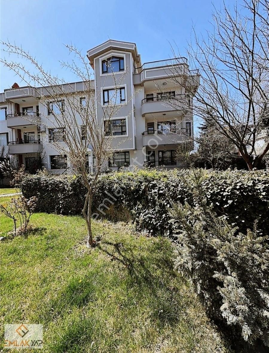 Yeniyol Caddesinde Karaağalar Sitesinde 230 M2 4+1 Satılık Daire