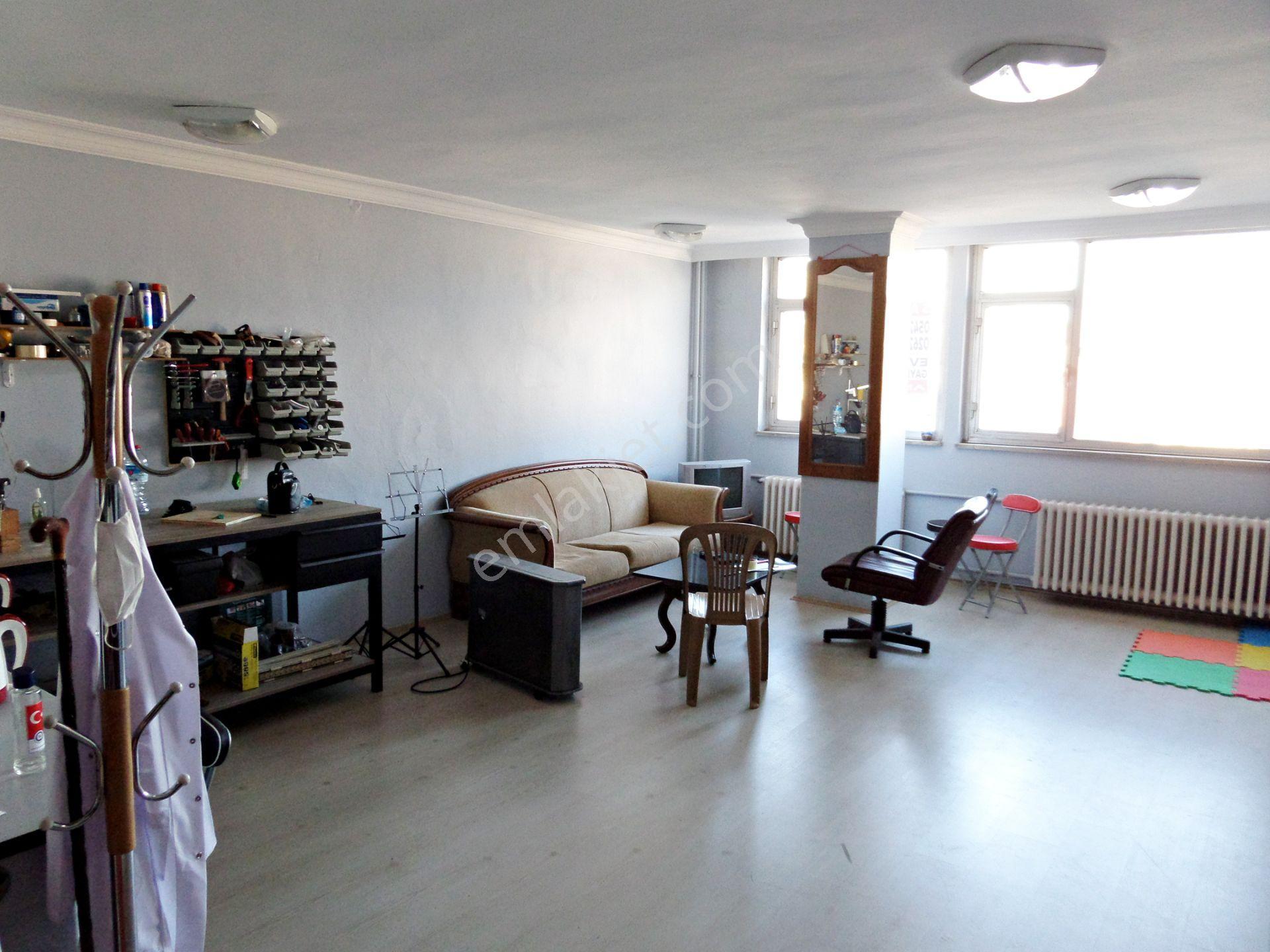 İzmit Fethiye Cd. Belediye İşhanı Satılık Eşyalı 35 M2 Ofis/büro - Görsel 2