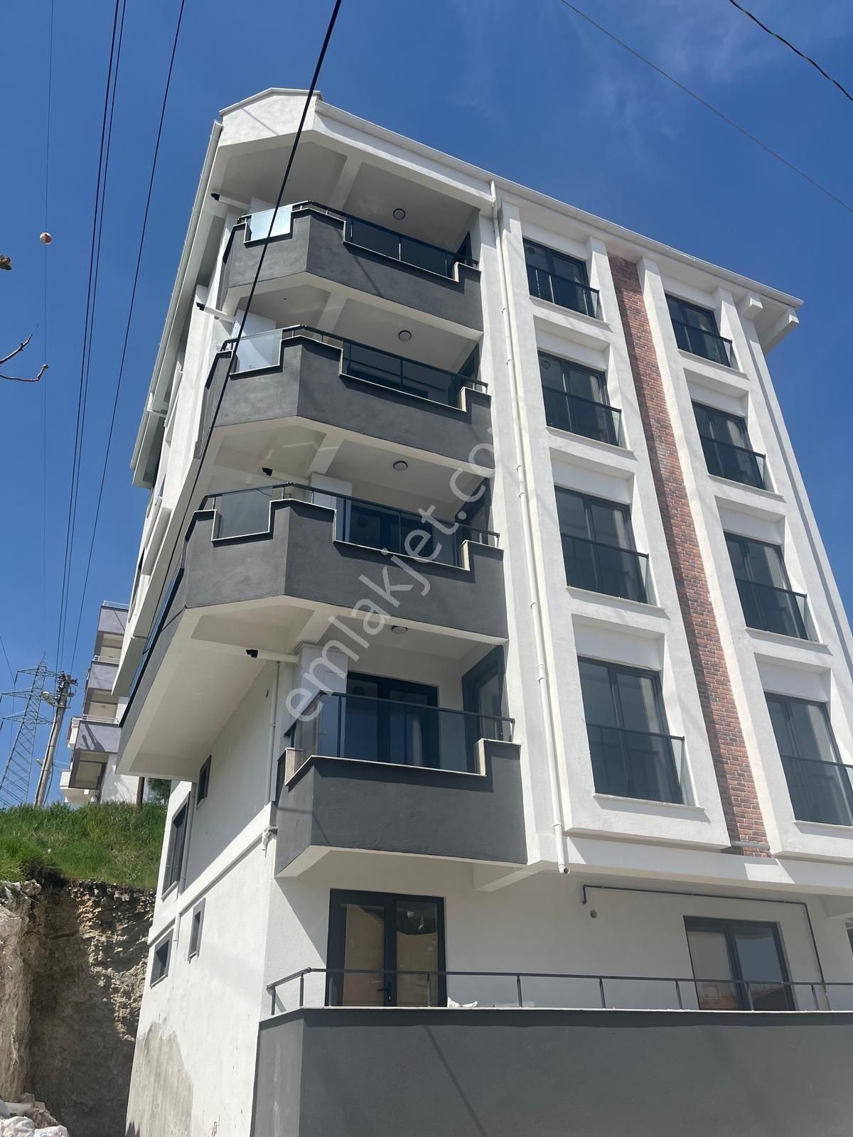 Sütlüce Mahallesinde Satılık Lüks 2+1 Ayrı Mutfaklı Daire