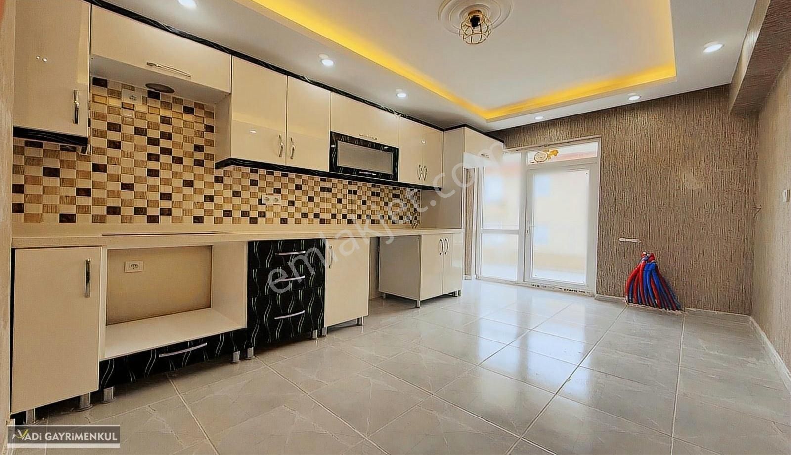 Vadi'den Hisarda Ara Kat Çift Banyo İskanlı Kök Tapu Sıfır 3+1 !