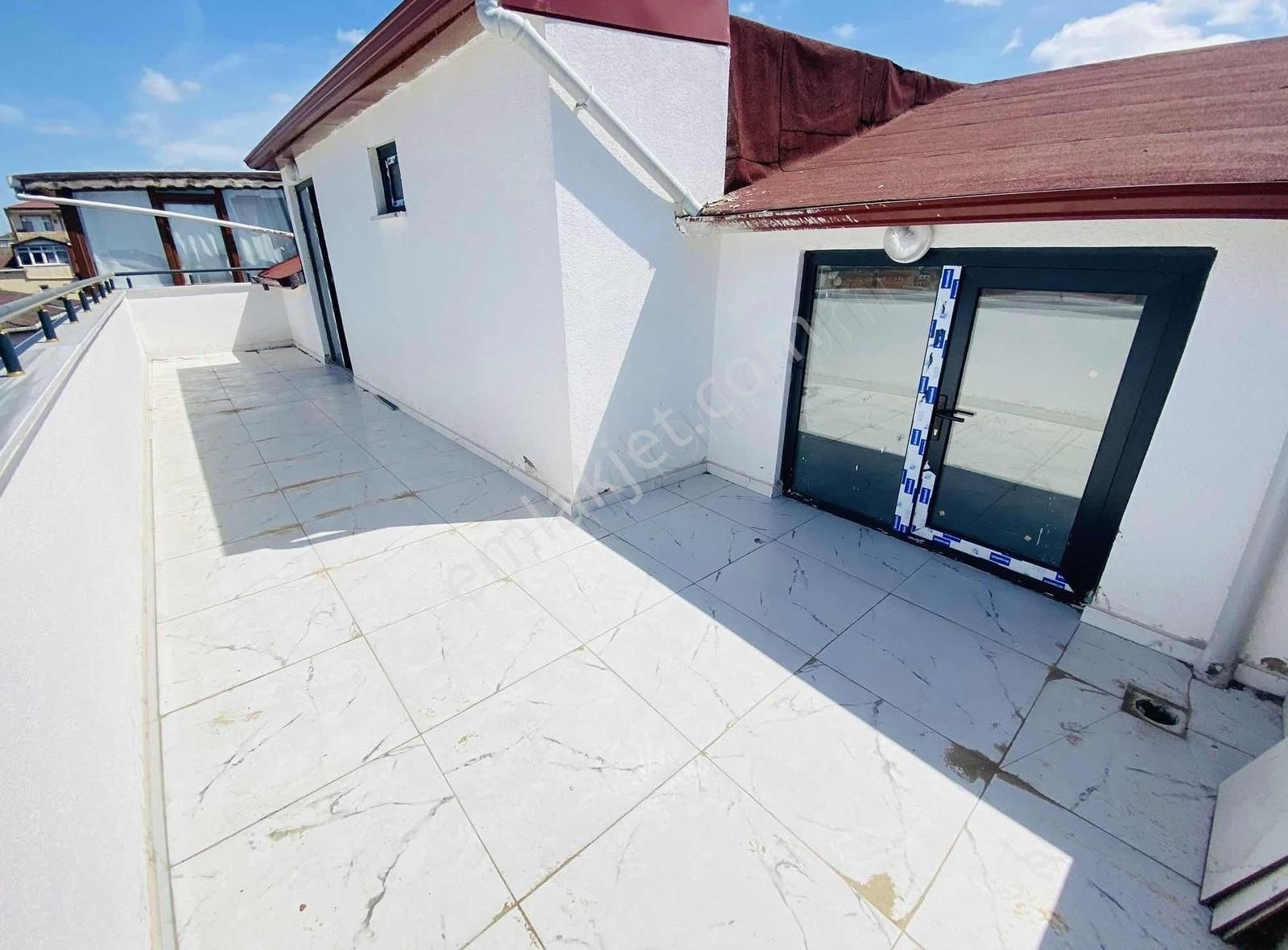 Cumartesi Pazarı Yakını Satılık 3+1 160m2 Çatı Dublexi