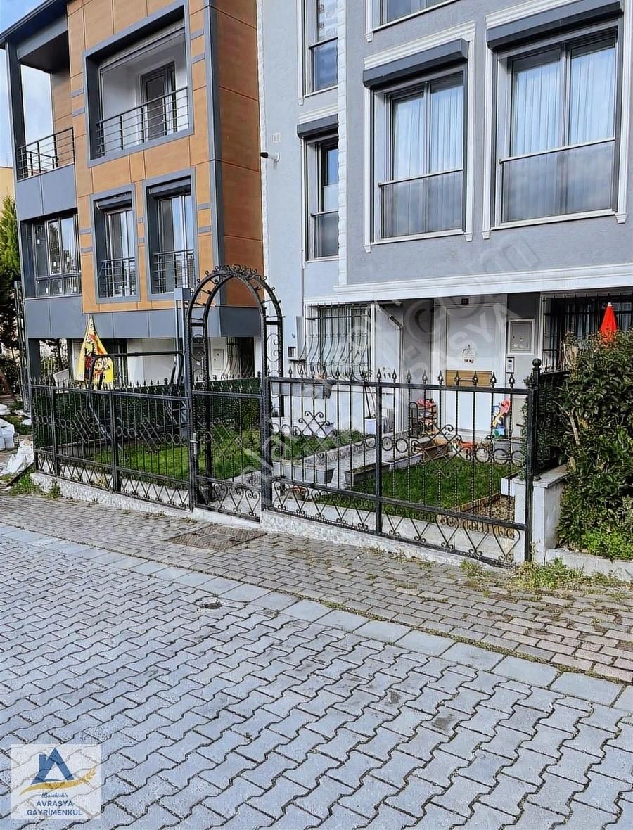 Başakşehir Kayaşehir 24. Bölgede Z Tipi Satılık 3 Katlı Villa