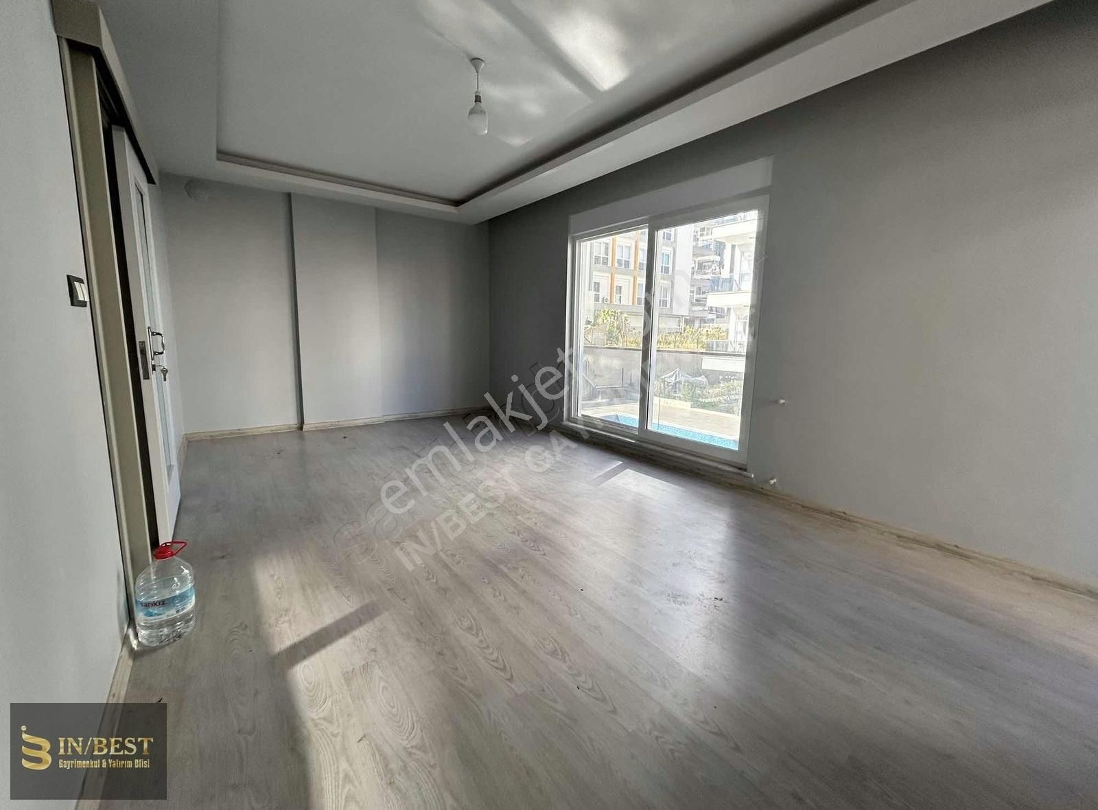 Site İçerisinde Ayrı Mutfaklı Havuzlu Satılık Daire