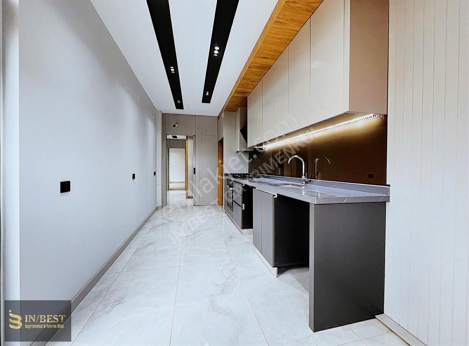 Ebeveyn Banyolu Ayrı Mutfaklı Geniş 2+1 Deniz Manzaralı Daire