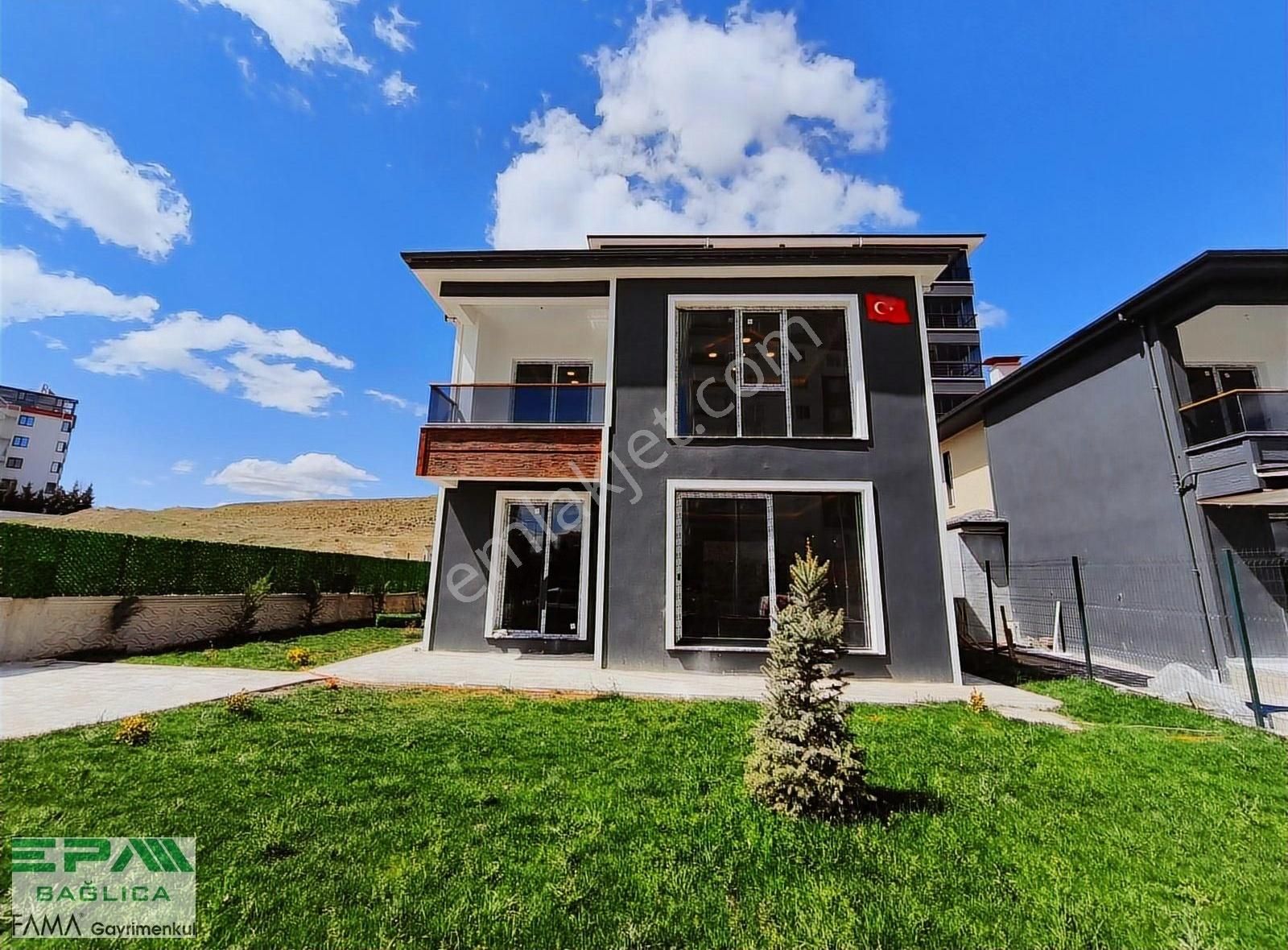 Ayyıldız'da Merkeze Yakın 4+1 Bahçeli Villa
