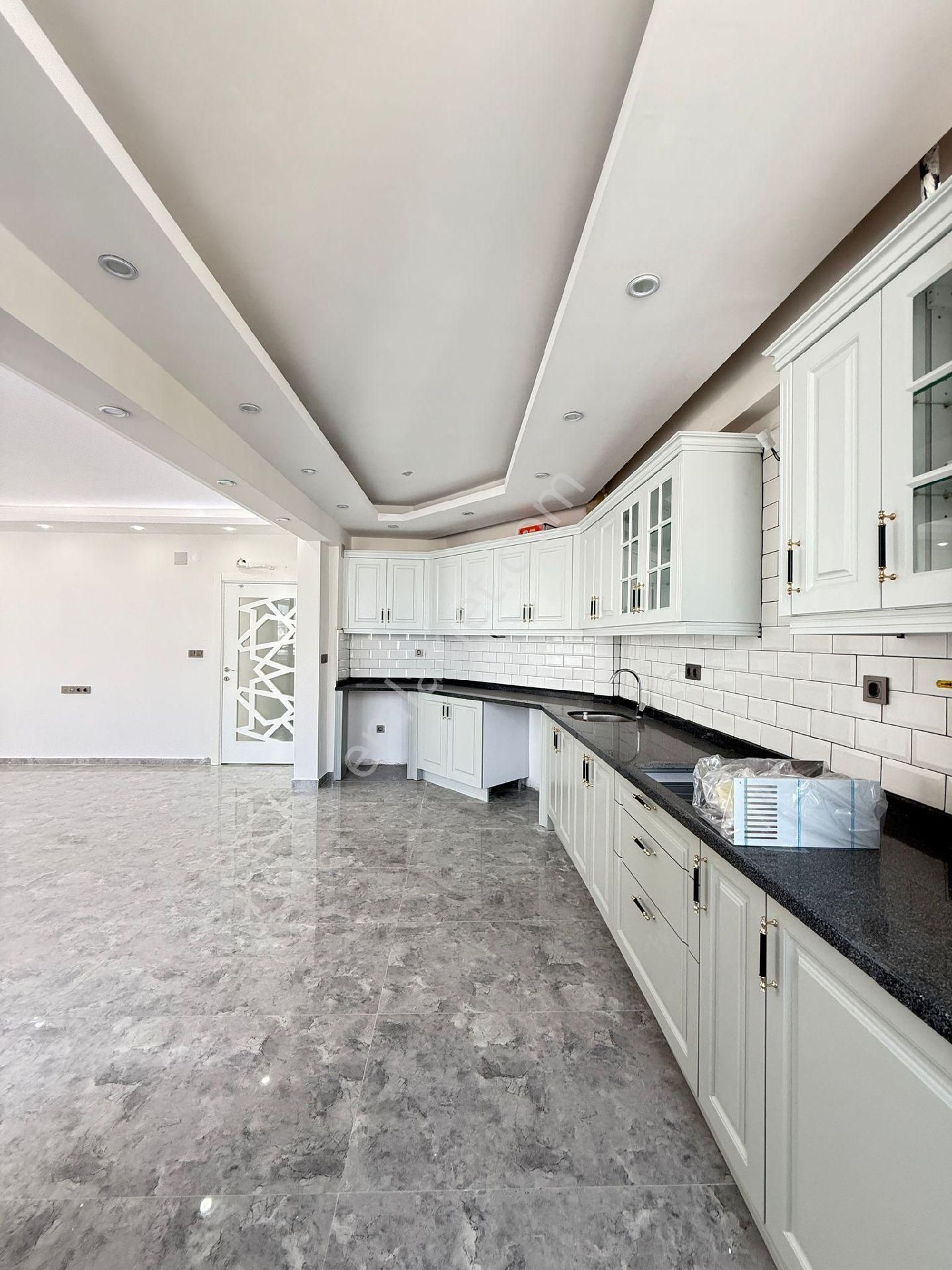 Çukurova Hasarsız 3+1 180m2 Süleyman Demirel Göl Manzaralı Full Ekstıralı Dogal Gazlı Cazippp