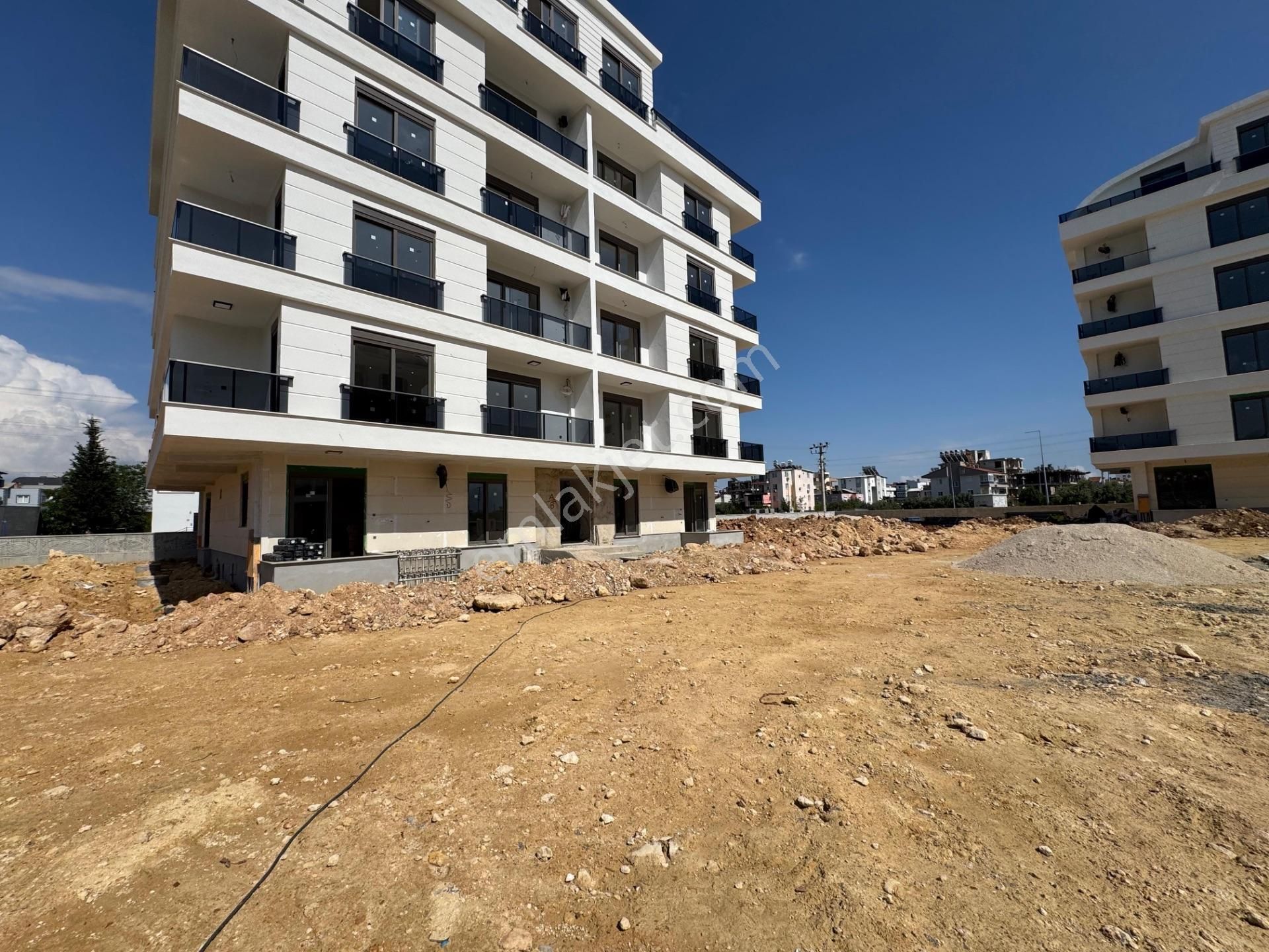 Antalya Döşemealtı Satılık 2+1 Site İçi Havuzlu Kat Seçenekli