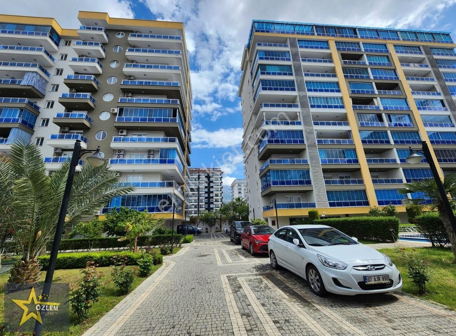 Alanya Mahmutlar'da 2+1 Eşyalı--8.kat-- Kiralık Daire