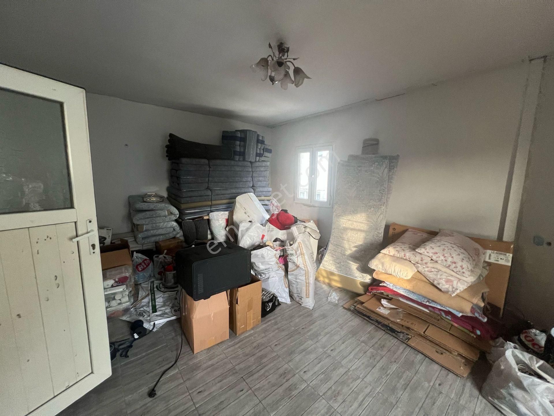Acill Konak Gültepe 26 Ağustos Mah.de 3 Katlı 3 Daireli Komple Satılık Müstakil Ev