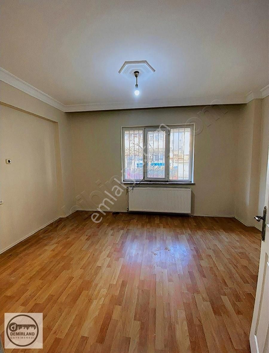 Demirland'dan Kiralık Meydan Kafeler Bölgesinde 2+1 Daire