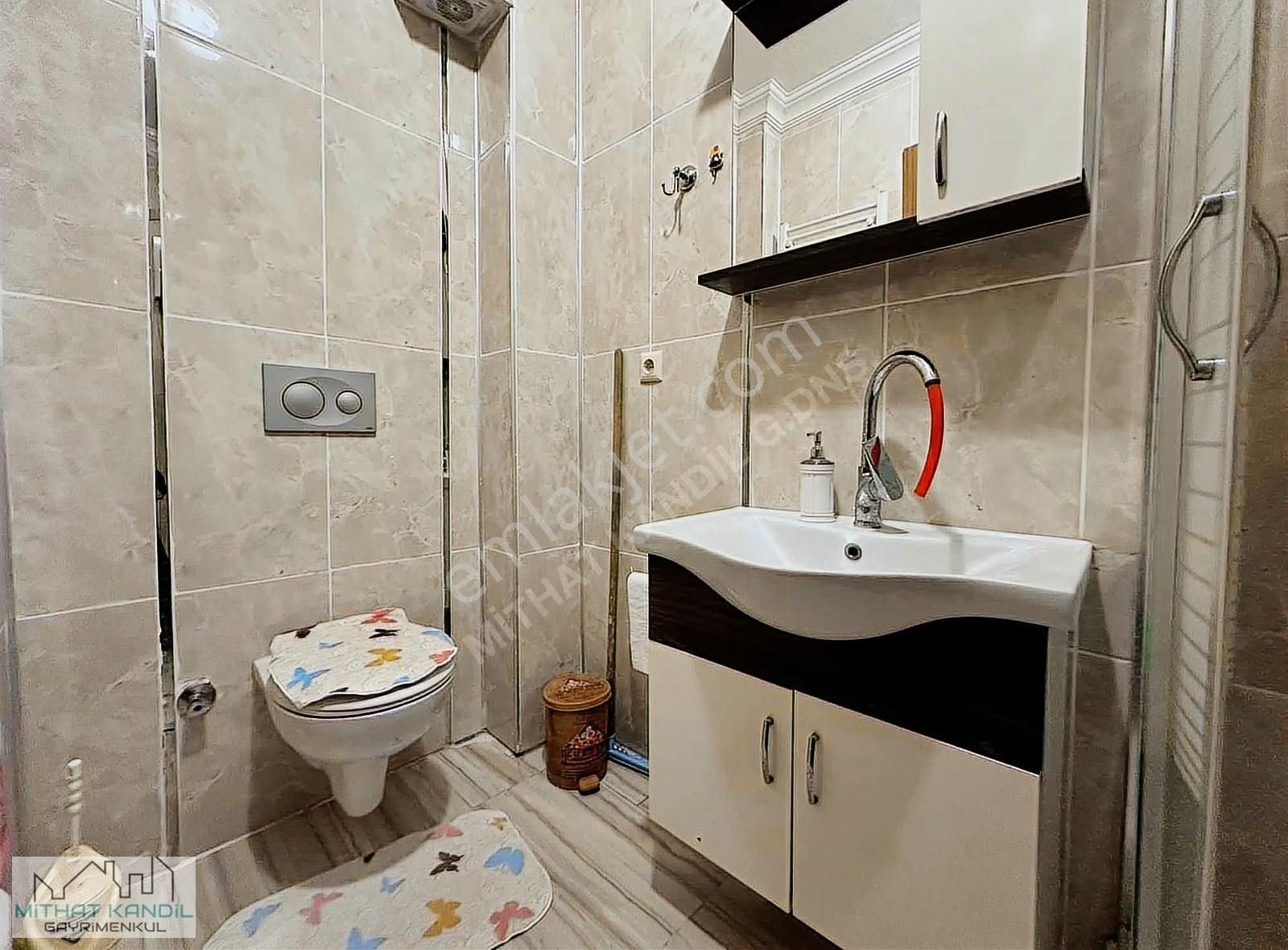 Karasu Yalı Mah. Havuzlu Sitede Arakat Satılık 1+1 Eşyalı Daire