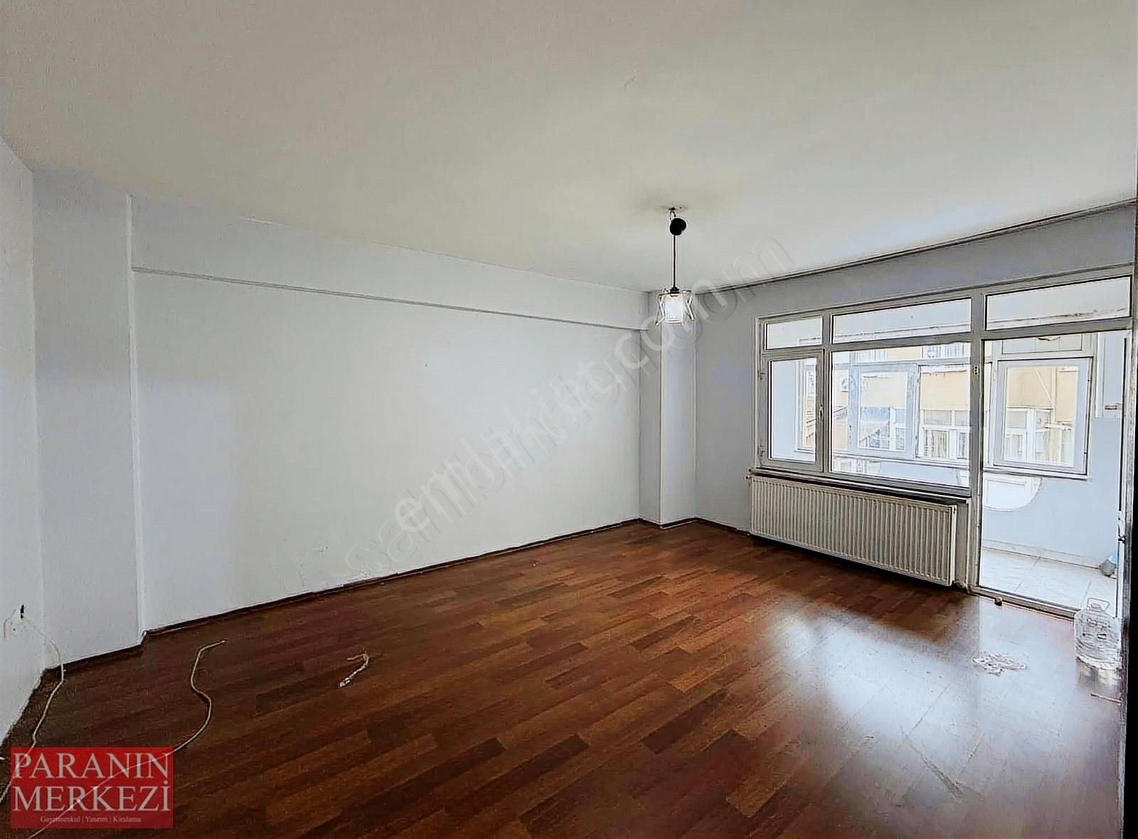 Kâğıthane +cadde Üzeri 2+1 Geniş Daire + Metro Çağlayan 10 Dk