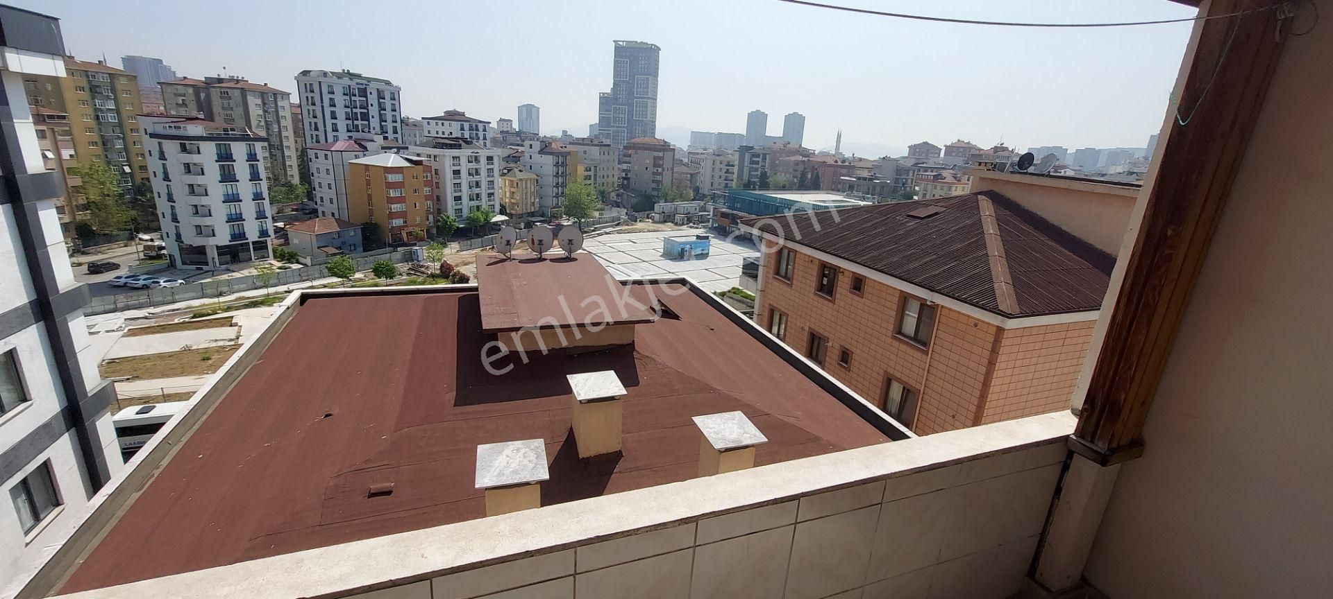 Cevizli'de Metro Ve Hastane Yakını Eşyalı 4+1 Dubleks Daire