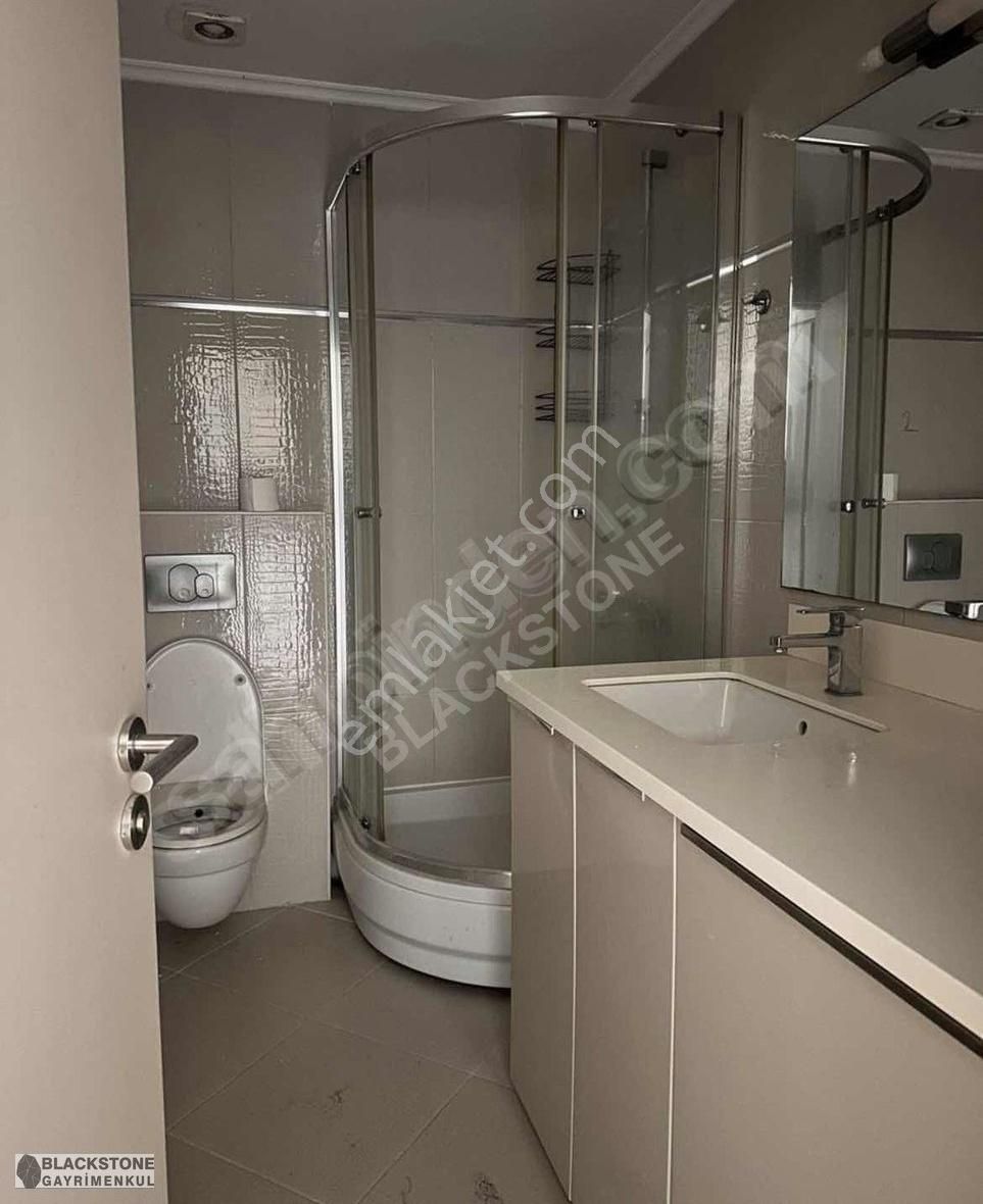 Çekmeköy Cumhuriyet Mh Site İçi 1+1 Satılık Daire