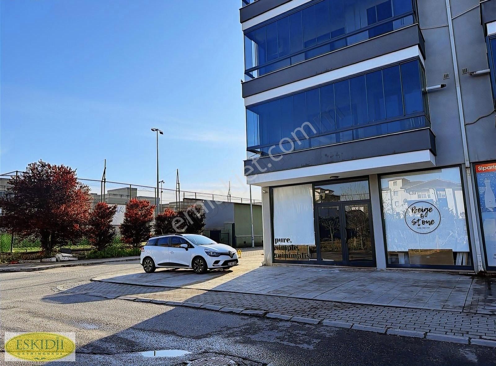Eskidjiden Kavanium Yanında Otoparklı Zemin Kat Masrafsız İşyeri