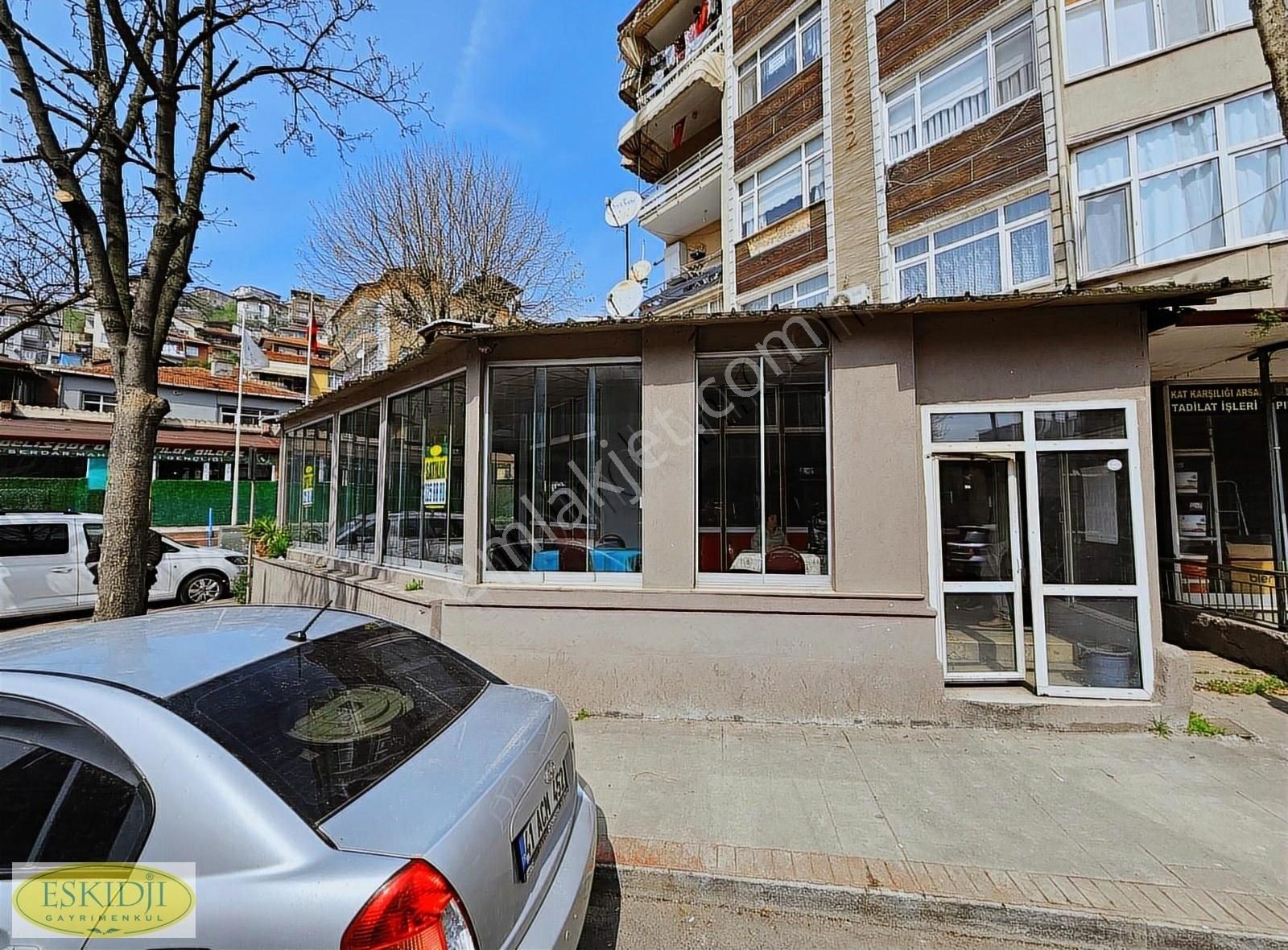 Eskıdjı'den Yenidoğanda 100 M2 Köşe Konumlu Dükkan