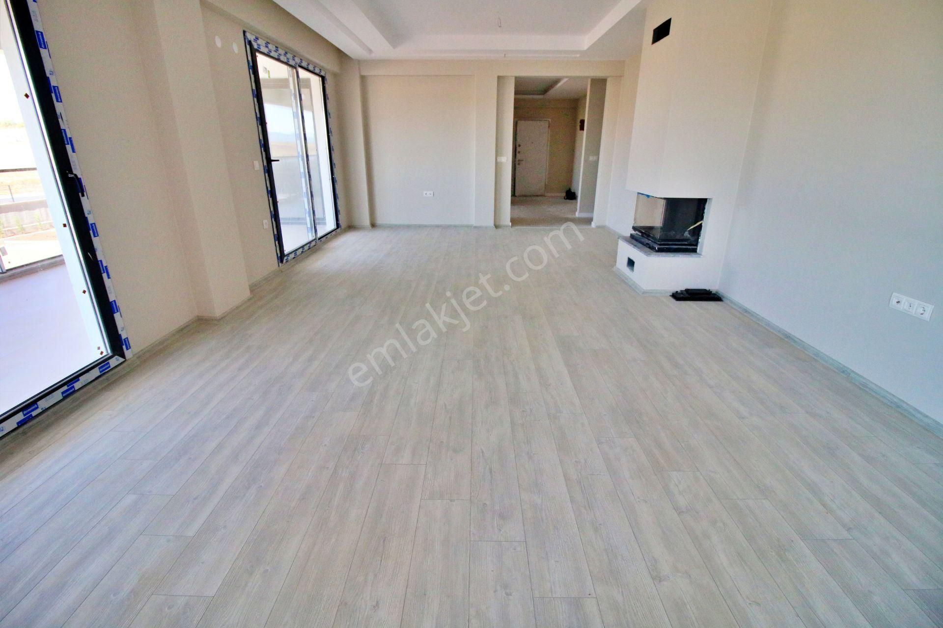 Kuyucak'da Ven 9 Ultra Lüks Daire Havuzlu Site İçerisinden 5+1
