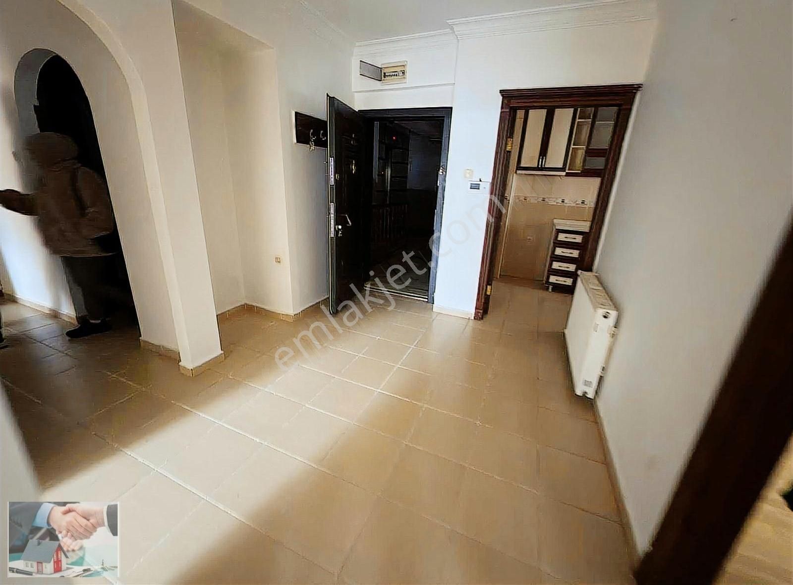 Zembıl Emlaktan Ebeveyn Banyolu Kotta , Giriş Knmnda 3+1 Daire