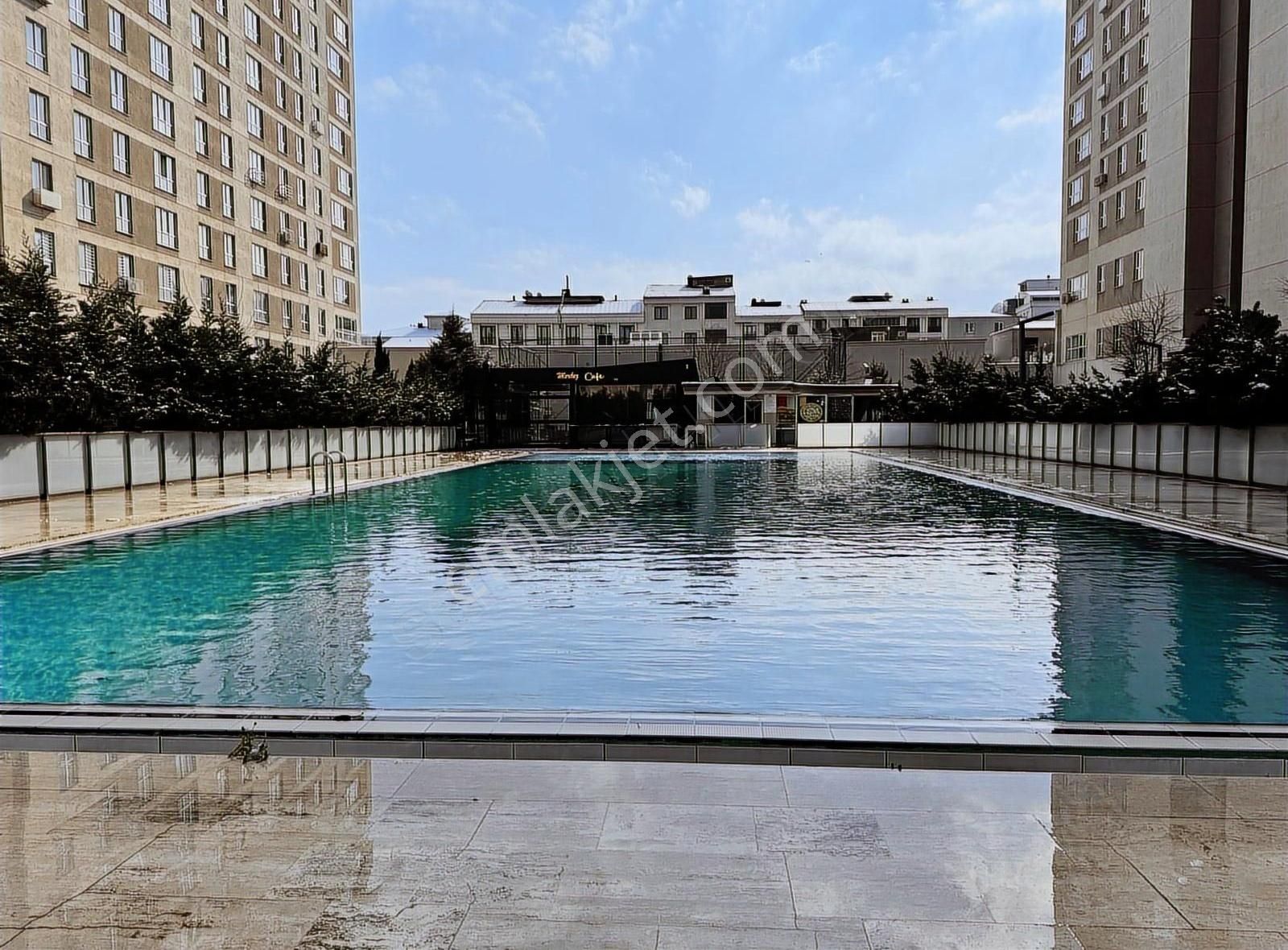 Site İçerisinde Giyinme Odalı Geniş 2+1 Satılık Daire
