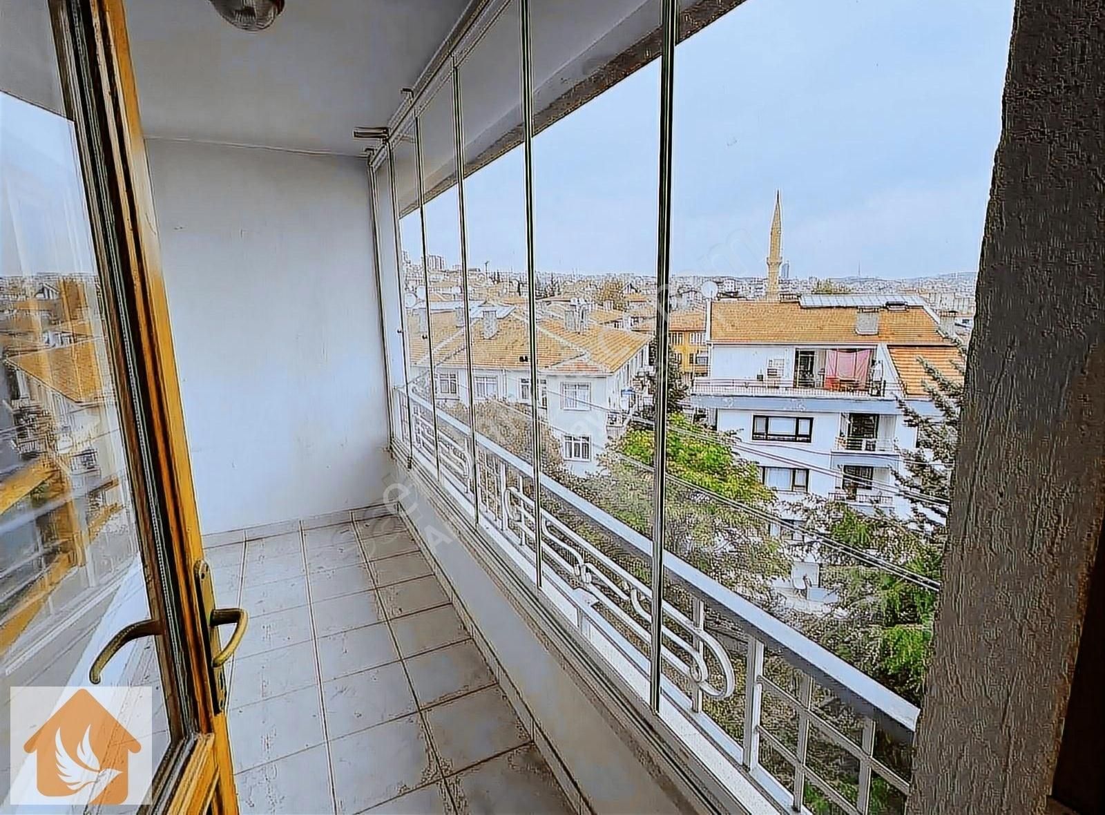 Metroya Yürüyüş Mesafesinde Satılık 5+1 Dubleks Dairesi