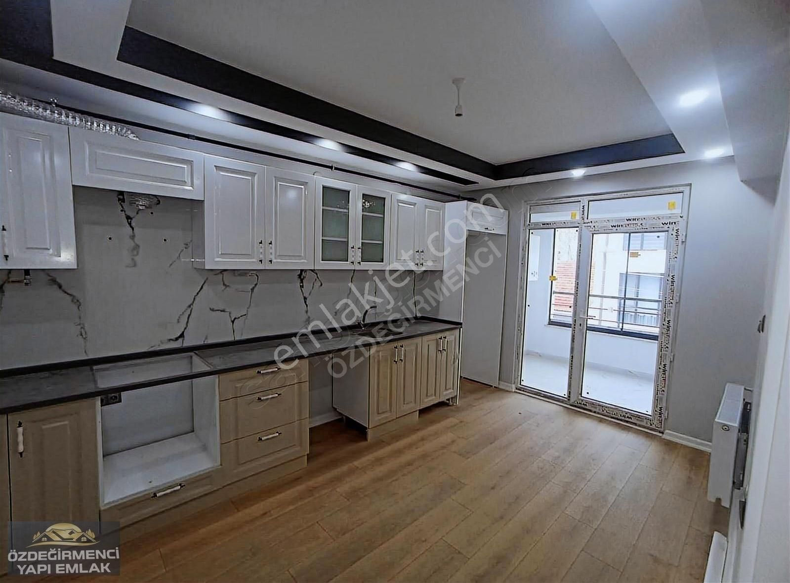 Özdeğirmenci Yapı-emllaktan Satılık 3+1 140 M2 İskanlı