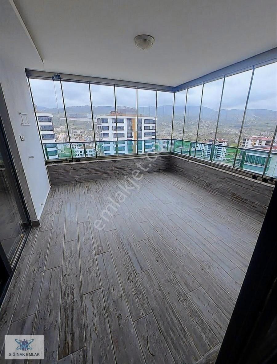 Sığınak Emlak'tan Site İçerisinde Bulvar Cepheli