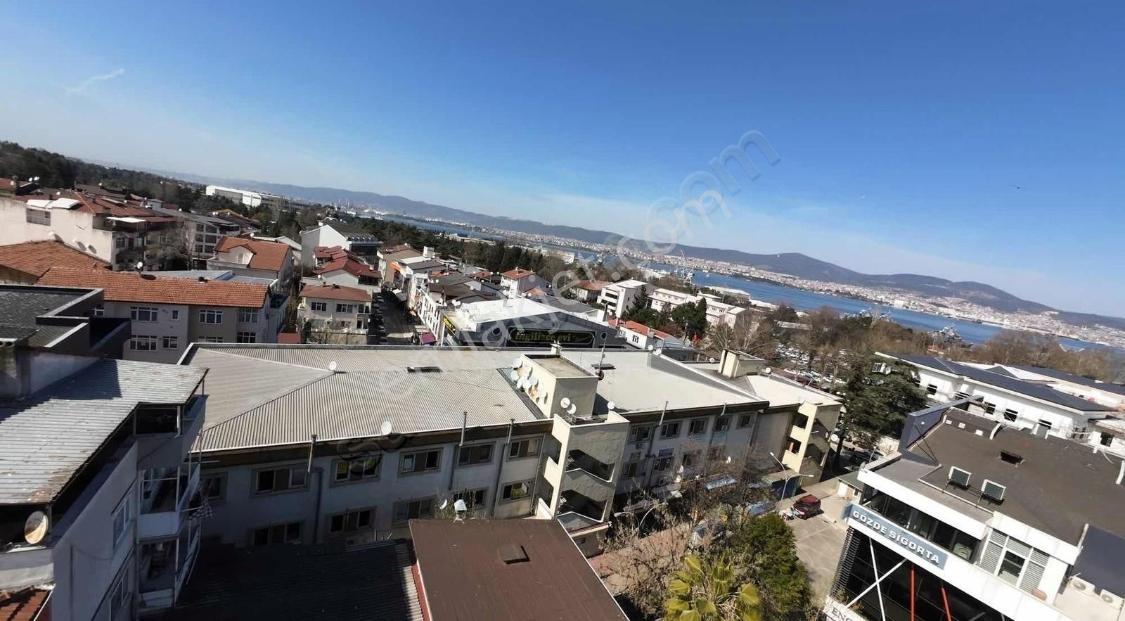 Donanma İş Merkezinde Satılık Dükkan