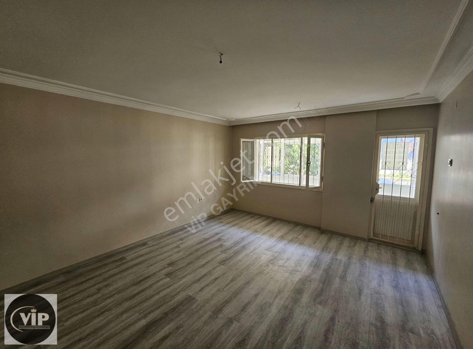 Vip Gayrimenkul'den Bahçelievler Çift Cephe Satılık 2+1 Daire