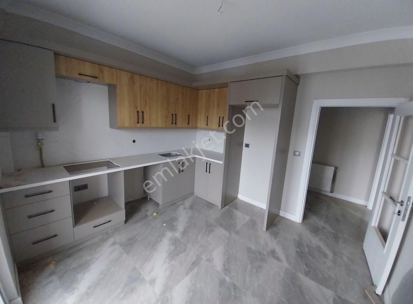 Kapalı Otoparklı,ebeveyn Banyolu Sıfır 3+1 Daire