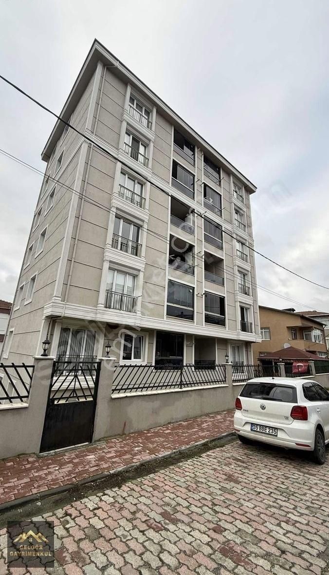 Silivri Yeni Mahalle'de 2+1 Cam Balkonlu 1. Kat Satılık Daire