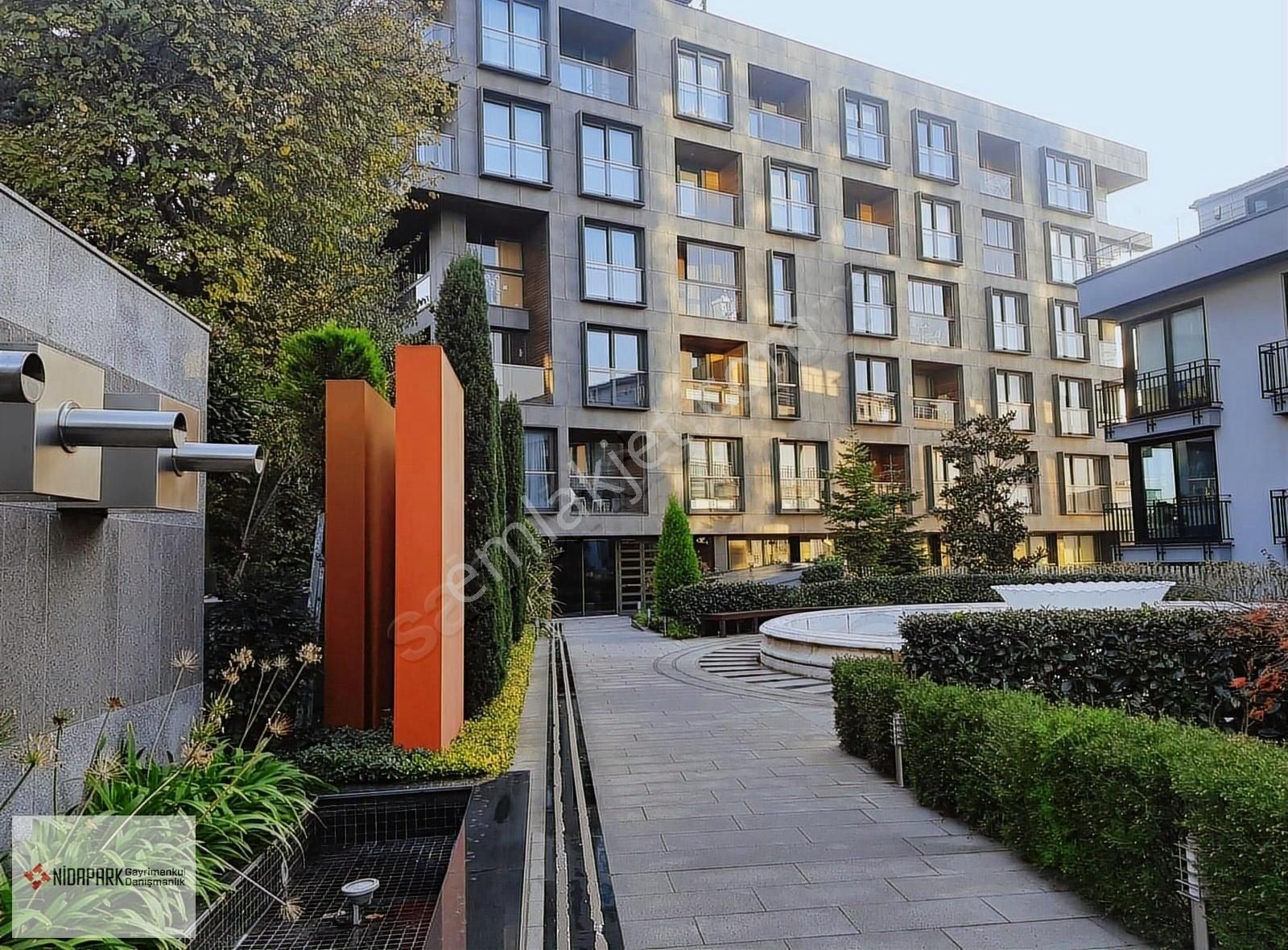 Nidapark Beşiktaş'ta Ferah Cepheli Kiralık Eşyalı Köşe Stüdyo